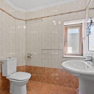 Prodaje se renovirana istarska kuća s bazenom – Kanfanar, 208 m², dva objekta