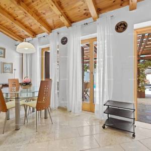 Prodaje se renovirana istarska kuća s bazenom – Kanfanar, 208 m², dva objekta