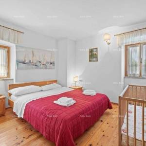 Prodaje se renovirana istarska kuća s bazenom – Kanfanar, 208 m², dva objekta