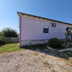 Prodaje se samostojeća prizemnica sa dva stana, 181 m2,  Banjole