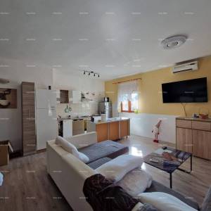 Prodaje se samostojeća prizemnica sa dva stana, 181 m2,  Banjole