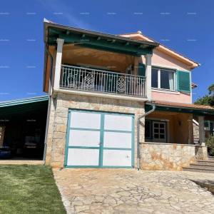 Prodaje se vila, blizina Marčane.