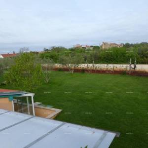 Prodaje se vila, blizina Marčane.