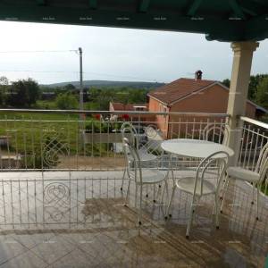 Prodaje se vila, blizina Marčane.