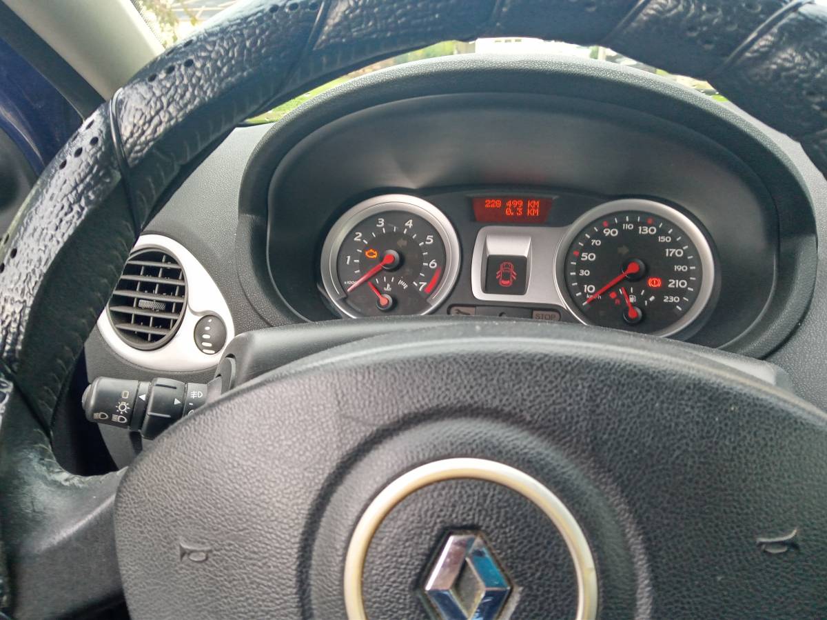 Prodajem automobil marke Renault clio