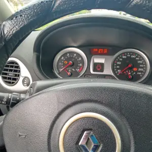 Prodajem automobil marke Renault clio