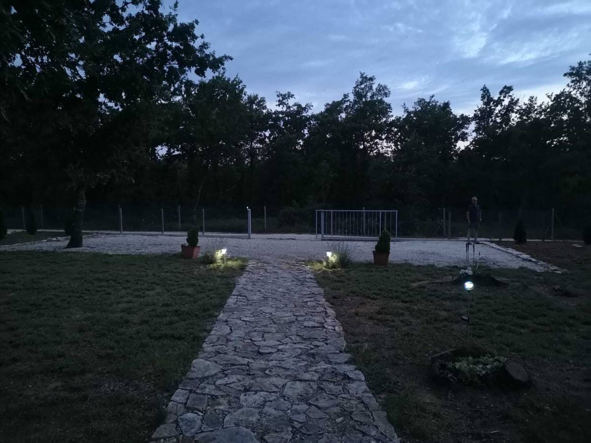 Prodajem parcelu