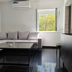 Prodajem stan s dvije spavaće sobe, Sinj, Glavice, 57.00 m2