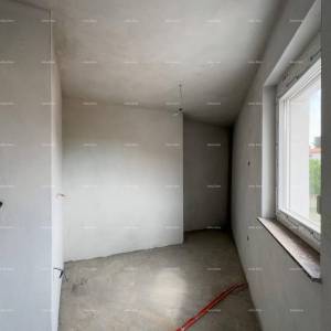 Prodajemo stan  na odličnoj lokaciji!  Kštanjer, manja zgrada. Blizina nove bolnice.