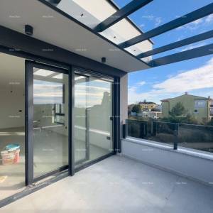 Prodajemo stan u novoj zgradi u Banjolama.