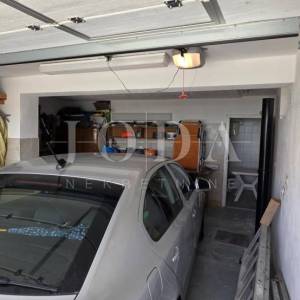 Prostrana kuća s 5 apartmana, 100 m od mora – idealna za turizam!