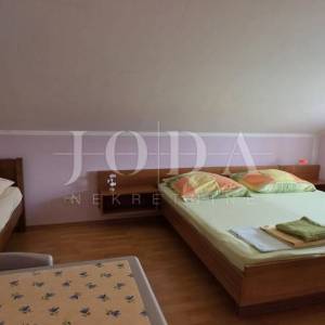 Prostrana kuća s 5 apartmana, 100 m od mora – idealna za turizam!