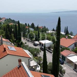 Prostrana kuća s 5 apartmana, 100 m od mora – idealna za turizam!