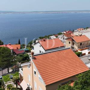 Prostrana kuća s 5 apartmana, 100 m od mora – idealna za turizam!