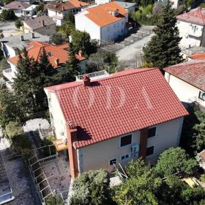 Prostrana kuća u Crikvenici – Idealna investicija za turizam