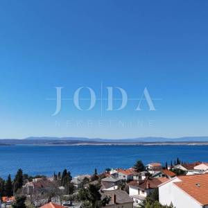Prostrana kuća u Crikvenici – Idealna investicija za turizam