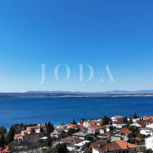 Prostrana kuća u Crikvenici – Idealna investicija za turizam