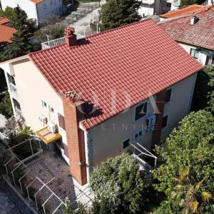 Prostrana kuća u Crikvenici – Idealna investicija za turizam