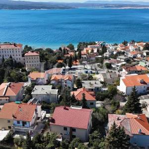 Prostrana kuća u Crikvenici – Idealna investicija za turizam