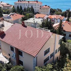Prostrana kuća u Crikvenici – Idealna investicija za turizam