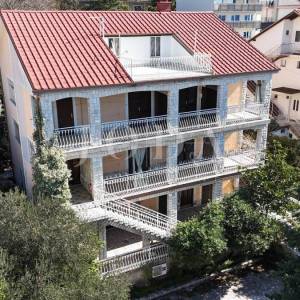 Prostrana kuća u Crikvenici – Idealna investicija za turizam