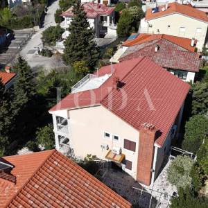 Prostrana kuća u Crikvenici – Idealna investicija za turizam