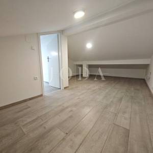 Prostrani stan 200m od mora 