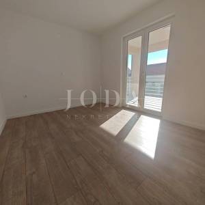 Prostrani stan 200m od mora 