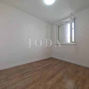 Prostrani stan 200m od mora 
