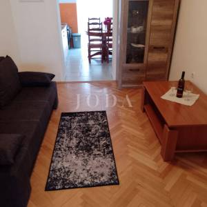 Prostrani stan s pogledom na more i garažom u Crikvenici