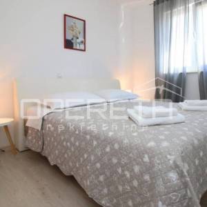 Prvi red do mora, 6 apartmana, Rogoznica!