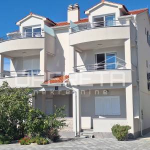 Prvi red do mora, 6 apartmana, Rogoznica!