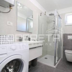 Prvi red do mora, 6 apartmana, Rogoznica!
