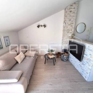 Prvi red do mora, 6 apartmana, Rogoznica!