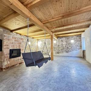 Pula, Monte Zaro, dvije kuće - tri stambene jedinice, 251m2
