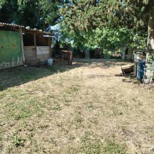 Pula, okolica, građevinsko zemljište sa postojećim objektom