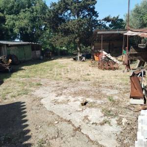 Pula, okolica, građevinsko zemljište sa postojećim objektom
