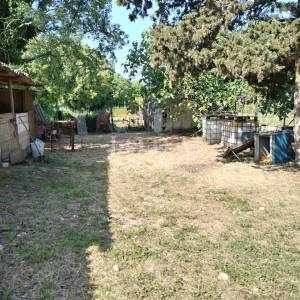 Pula, okolica, građevinsko zemljište sa postojećim objektom