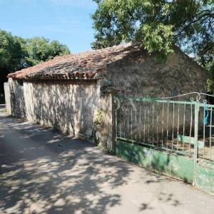 Pula, okolica, građevinsko zemljište sa postojećim objektom
