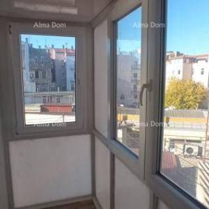 Pula – renoviran dvosobni stan u centru, 72,83 m²
