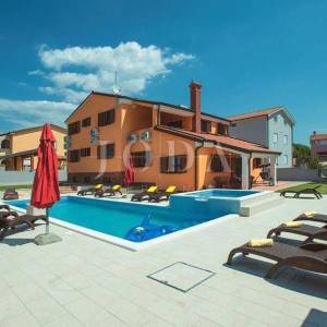 Pula, Villa sa bazenom i jacuzzijem