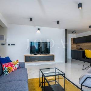 Punat - apartman u prizemlju s bazenom i okućnicom