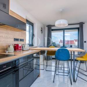 Punat - apartman u prizemlju s bazenom i okućnicom