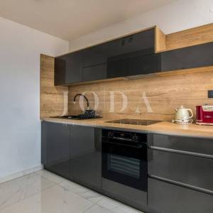 Punat - apartman u prizemlju s bazenom i okućnicom