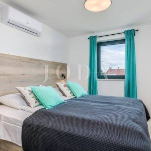 Punat - apartman u prizemlju s bazenom i okućnicom