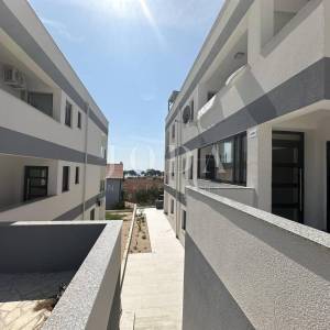 RAB,STAN NA PRVOM KATU NA ATRAKTIVNOJ LOKACIJI SAMO 150M OD MORA