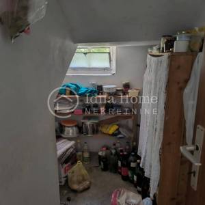 RAKITJE/OBITELJSKA katnica sa 889m2 okućnice/ odlična lokacija 