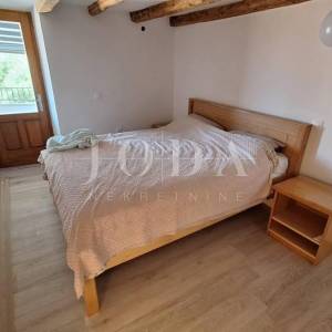 Renovirana kuća u nizu - okolica Malinske