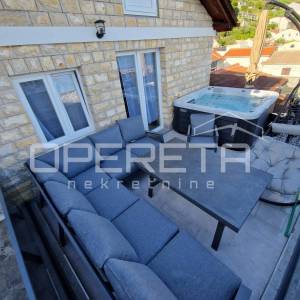 Renovirana mediteranska kuća s terasom i pogledom na more, Mimice