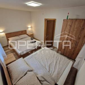 Renovirana mediteranska kuća s terasom i pogledom na more, Mimice